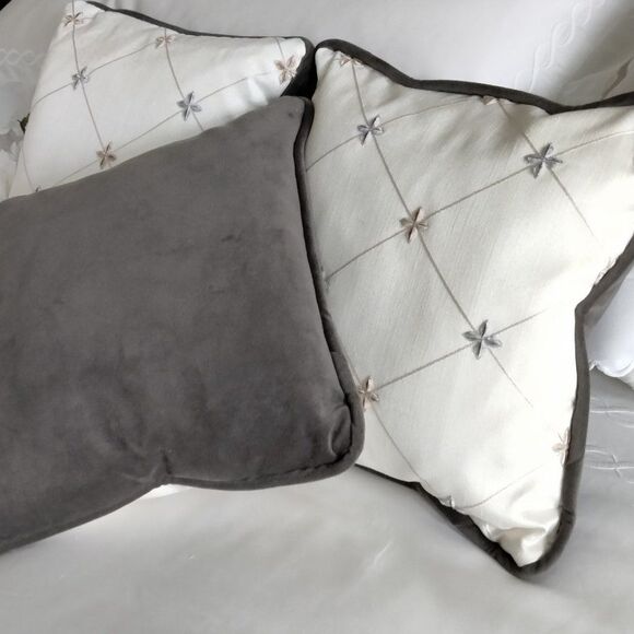 Pewter Velvet and Creamy Silk Shantung 3 Pillow Set 14 x 14 NEW - Picture 3 of 10